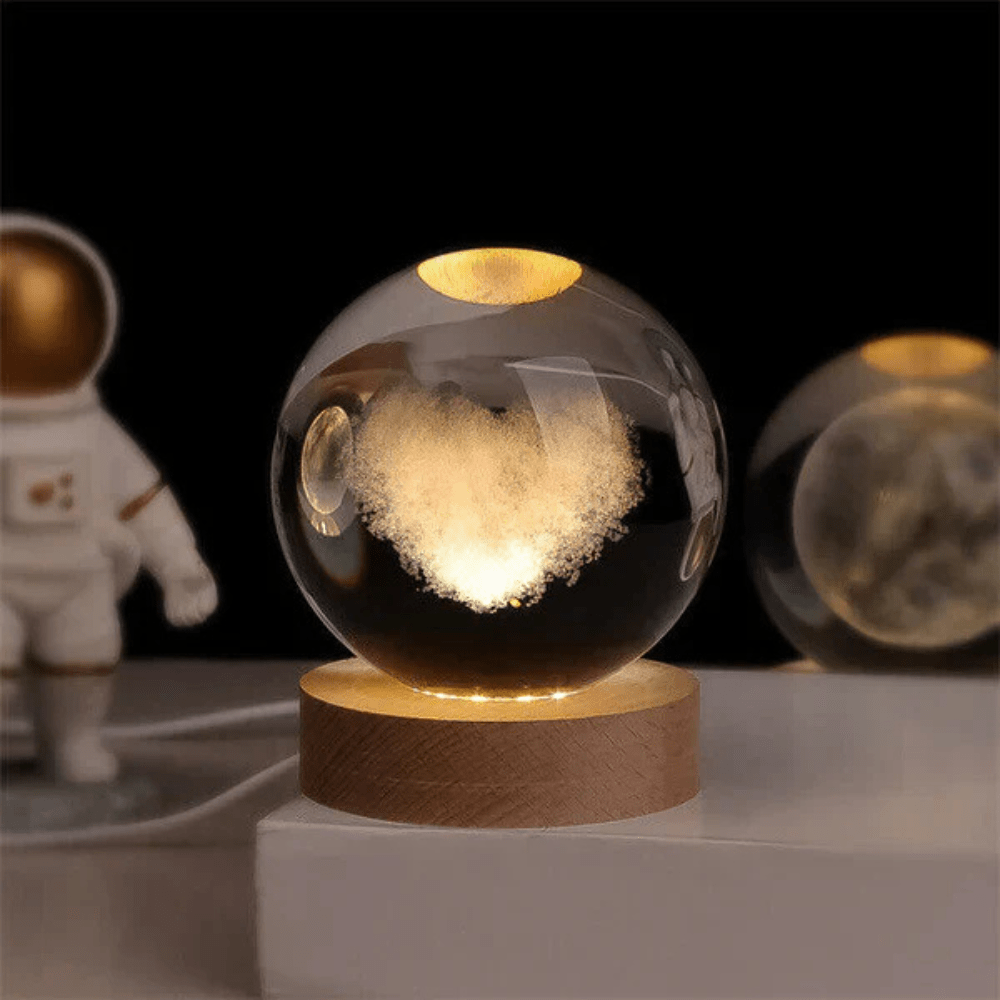 Velzora - Boule lumineuse gravée en verre sur socle en bois | Velzora