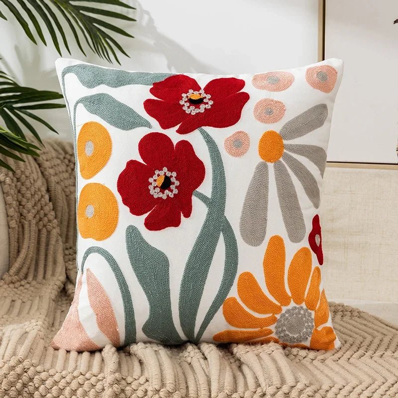 Velzora - Housse de coussin en coton brodé – Motif floral rustique | Velzora