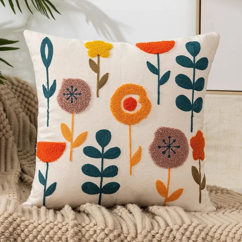 Velzora - Housse de coussin en coton brodé – Motif floral rustique | Velzora