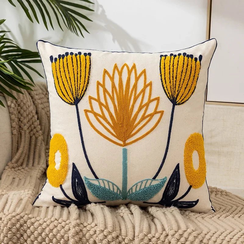 Velzora - Housse de coussin en coton brodé – Motif floral rustique | Velzora