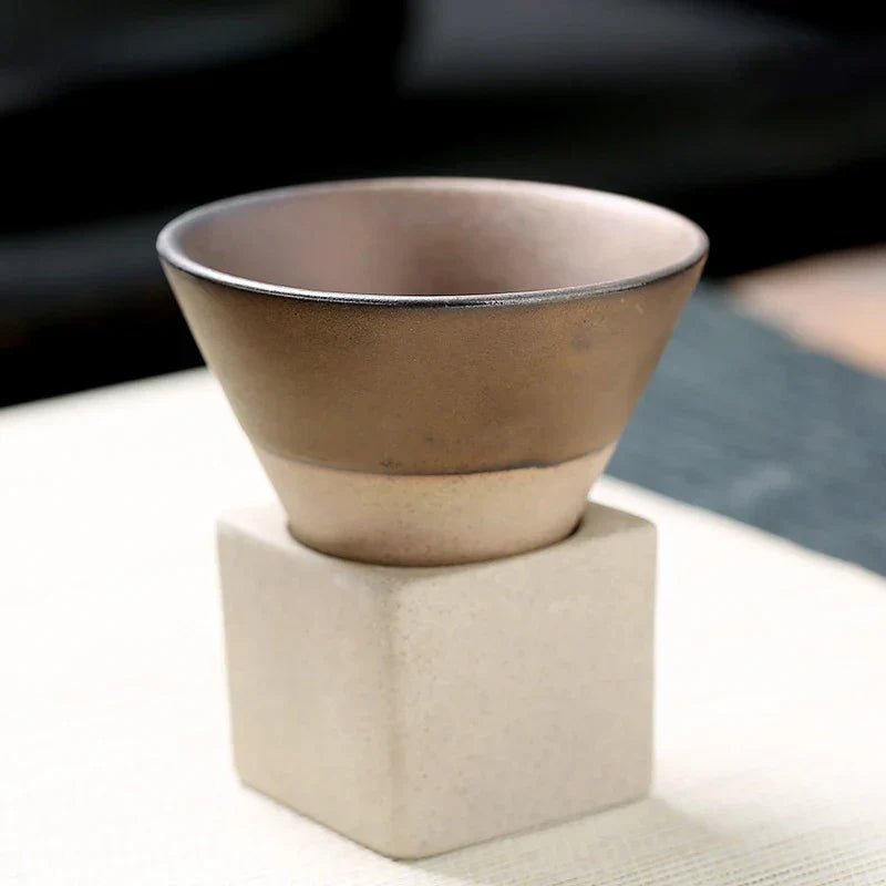 Velzora - Tasse en céramique japonaise faite main, forme conique | Velzora