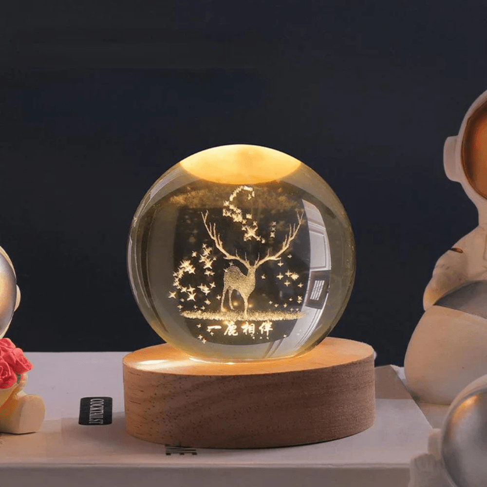 Velzora - Boule lumineuse gravée en verre sur socle en bois | Velzora