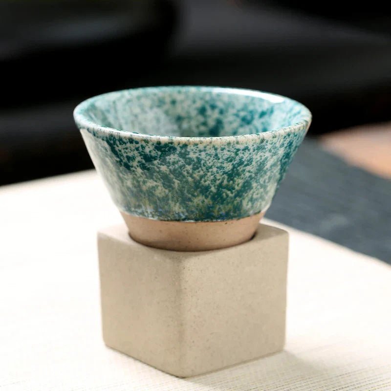 Velzora - Tasse en céramique japonaise faite main, forme conique | Velzora