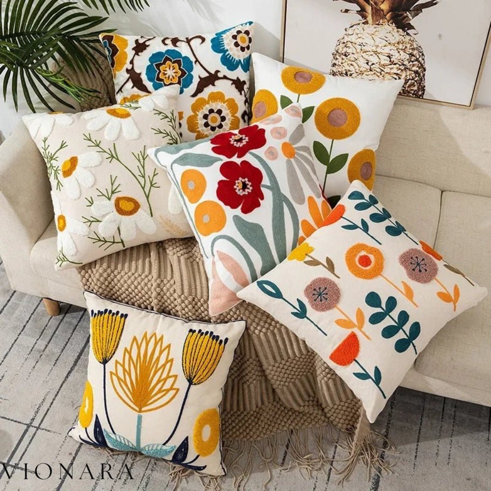 Velzora - Housse de coussin en coton brodé – Motif floral rustique | Velzora