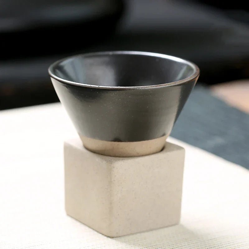 Velzora - Tasse en céramique japonaise faite main, forme conique | Velzora