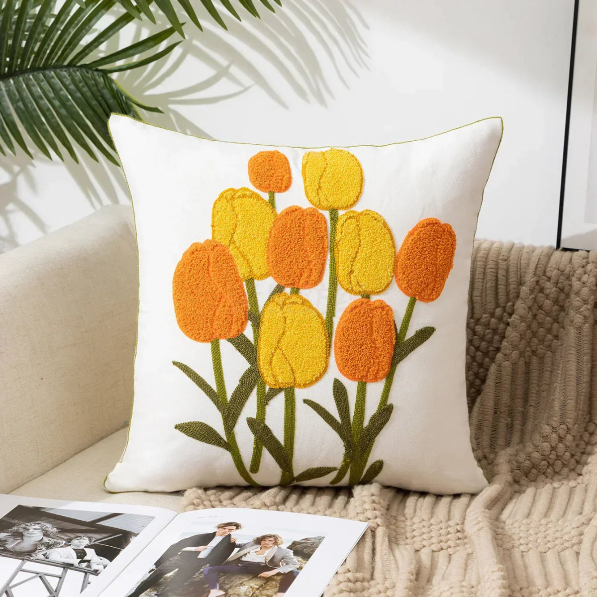 Velzora - Housse de coussin en coton brodé – Motif floral rustique | Velzora