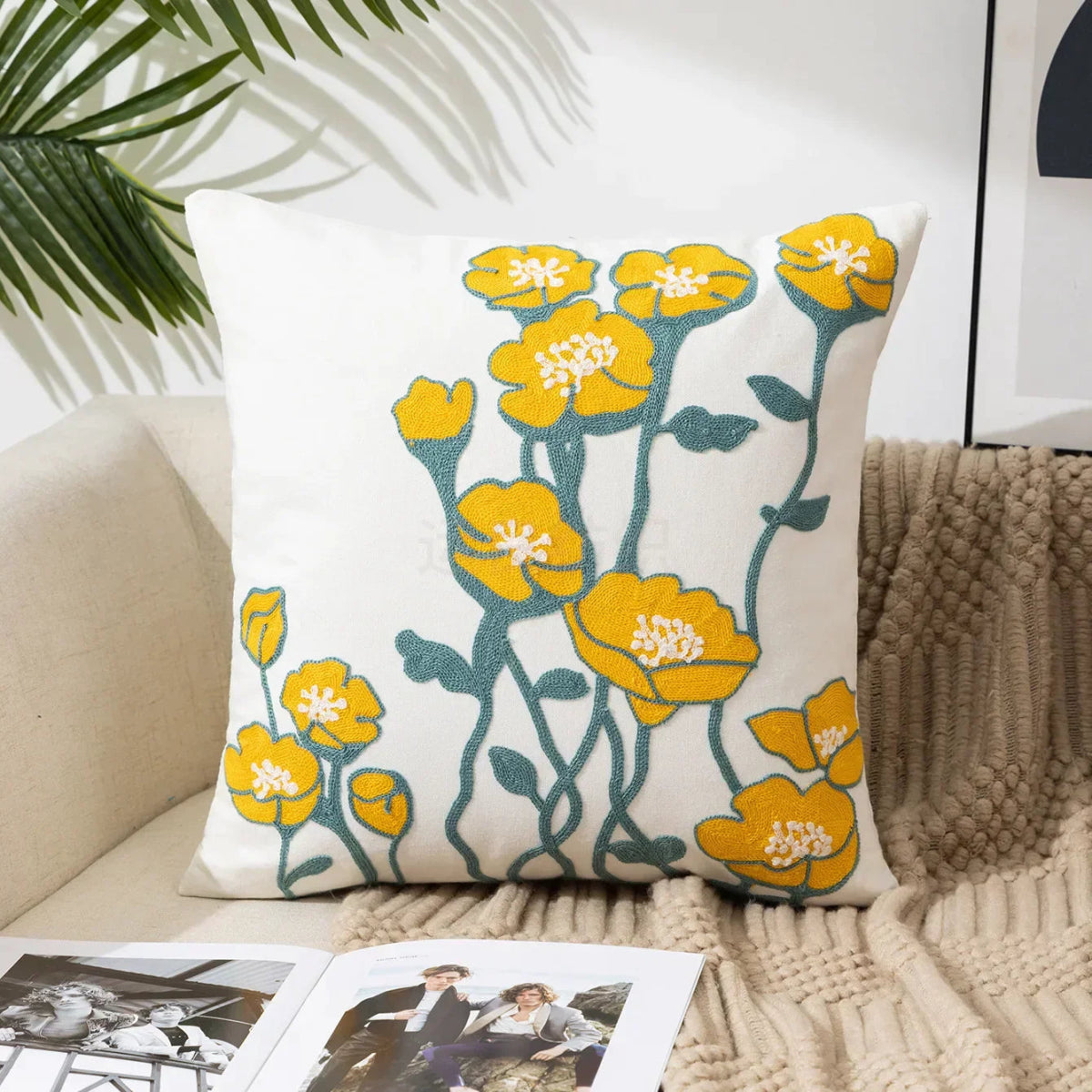 Velzora - Housse de coussin en coton brodé – Motif floral rustique | Velzora