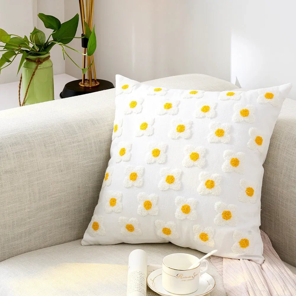 Velzora - Housse de coussin en coton brodé – Motif floral rustique | Velzora