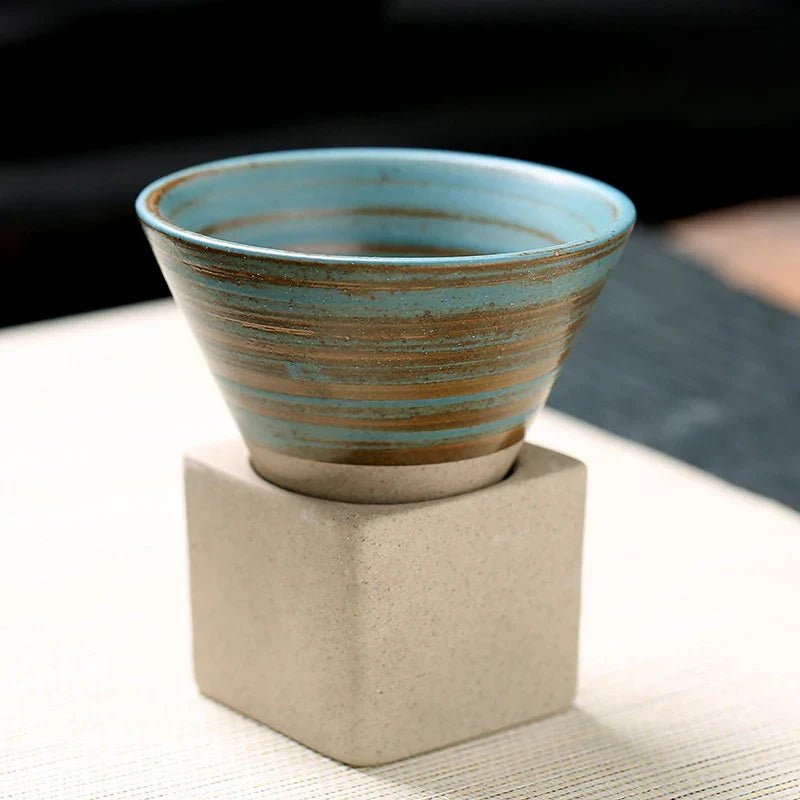 Velzora - Tasse en céramique japonaise faite main, forme conique | Velzora