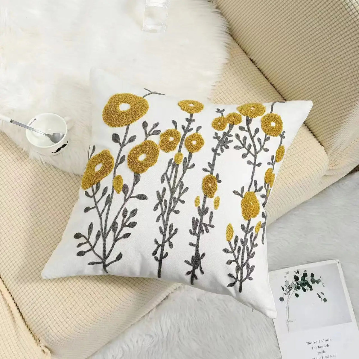 Velzora - Housse de coussin en coton brodé – Motif floral rustique | Velzora