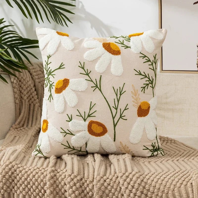 Velzora - Housse de coussin en coton brodé – Motif floral rustique | Velzora