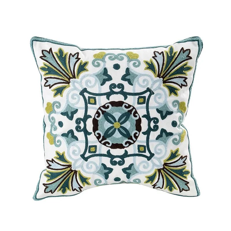 Velzora - Housse de coussin en coton brodé – Motif floral rustique | Velzora